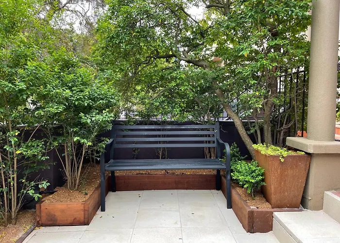 Stylish Townhouse In Melbourne\'S Playground
